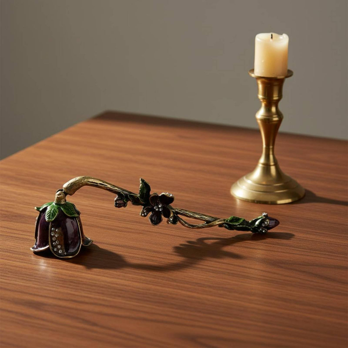 Candle Quencher Enamel Finish Dome Candle Quencher Wick Extinguishing Tool Prevents Smoke & Candle Material Spray