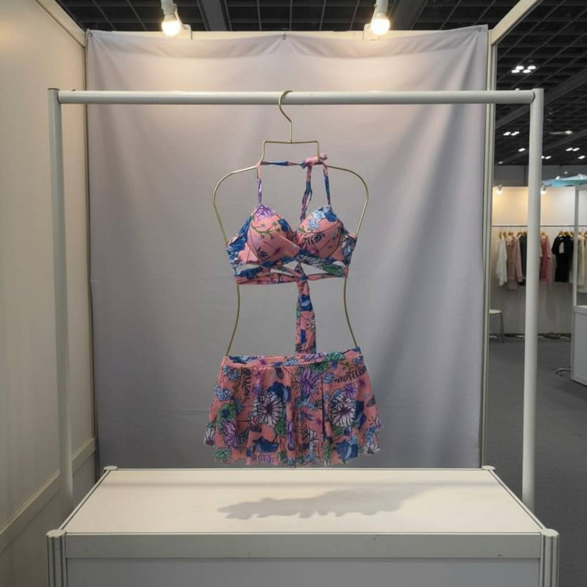 Swimsuit Display Hanger Lightweight Bikini Display Form Figure Form Hanger Rust-Resistant Single-Piece Design for Boutique