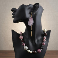 White Portrait Jewelry Stand Versatile Necklace Display Bust Resin Jewelry Display Bust Minimalist Design for Boutique Owners