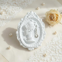 European Style Jewelry Rack Creative Vintage Photo Frame Jewelry Display Photography Prop Ornate Display Frame for Boutique Owners